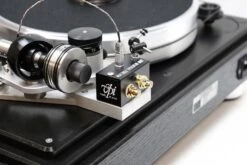 VPI Classic Signature HW Reference With Fatboy 10" Tonearm -High Quality Audio Store IMG 2066 6b340084 3a9f 4266 8858 1433a5857e49
