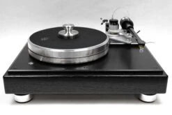 VPI Classic Signature HW Reference With Fatboy 10" Tonearm -High Quality Audio Store IMG 2069 613733e5 bab5 4393 9350 99ceb1eb71b3