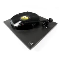 Rega Planar 1 Plus Turntable With Integrated Phonostage & Carbon Cartridge